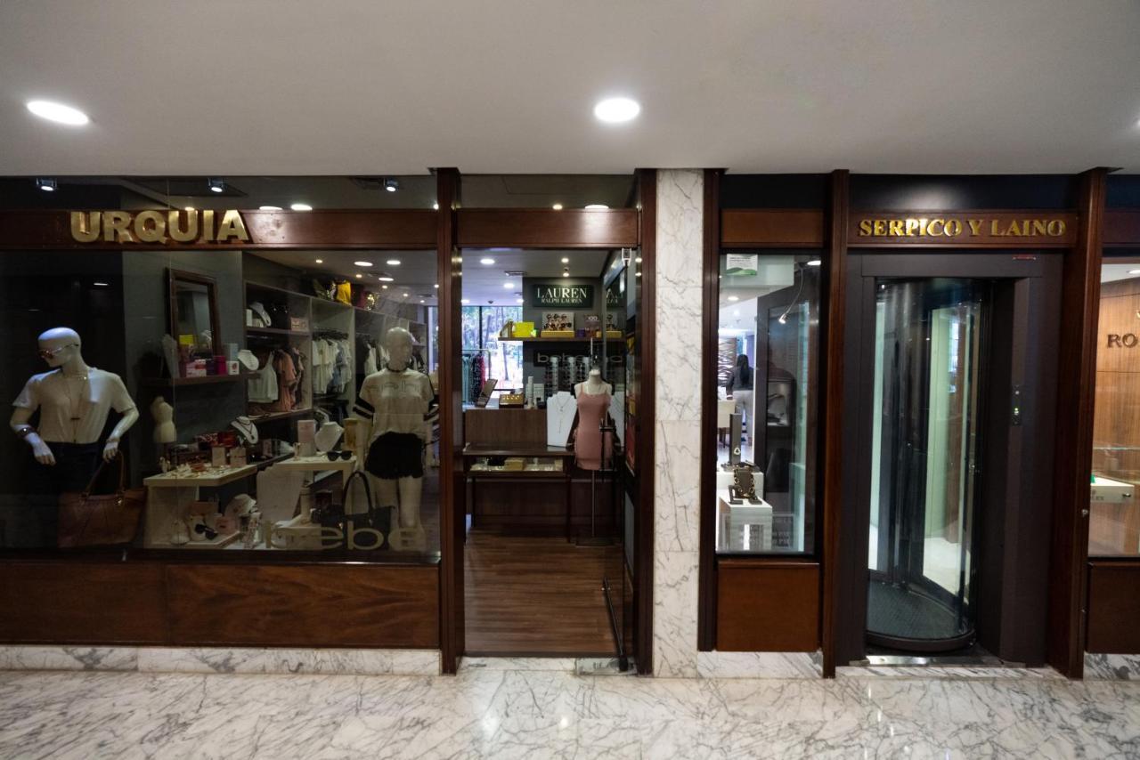 유로빌딩 호텔 앤드 스위트 카라카스 외부 사진 Sergio Blanco store in Madrid