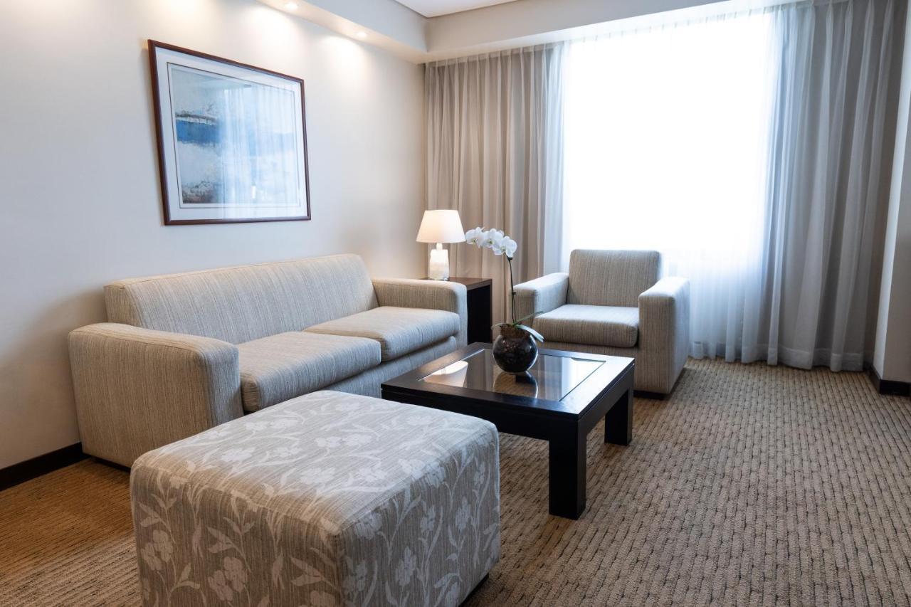 유로빌딩 호텔 앤드 스위트 카라카스 외부 사진 A living room in a hotel suite