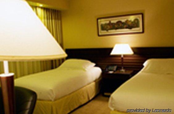 유로빌딩 호텔 앤드 스위트 카라카스 객실 사진 A room at the hotel