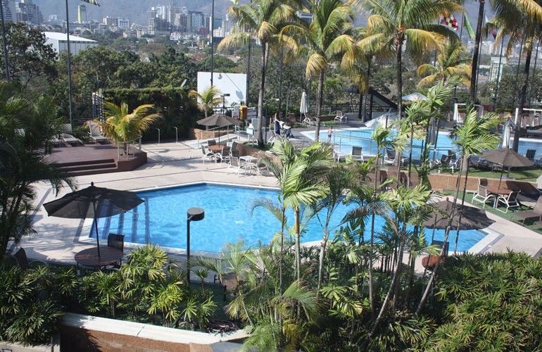 유로빌딩 호텔 앤드 스위트 카라카스 외부 사진 The pool at the InterContinental Hotel